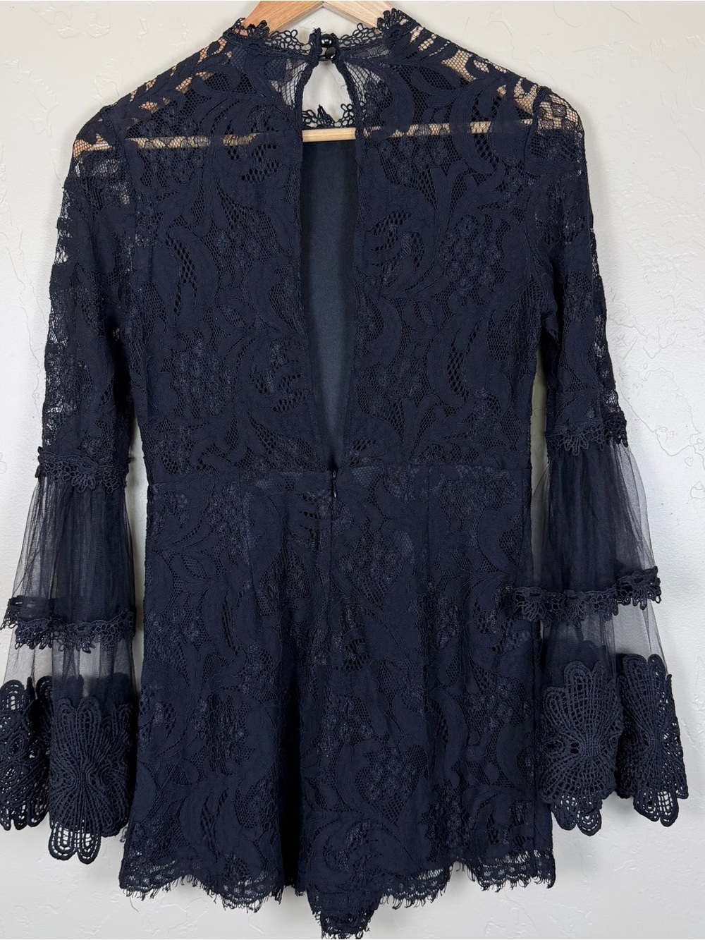 Vici Women’s Black Lace Bell Sleeve Romper Size Medium - Picture 6 of 8